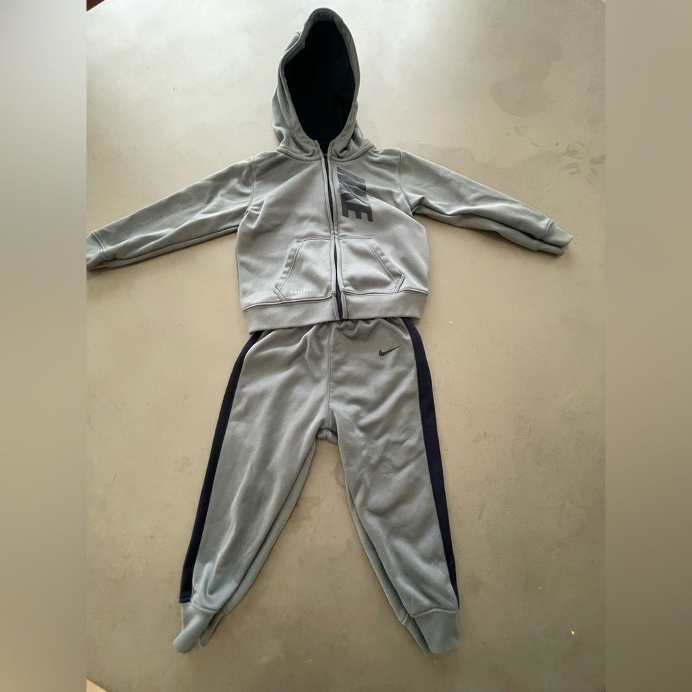 Toddler boys Nike sweatsuit